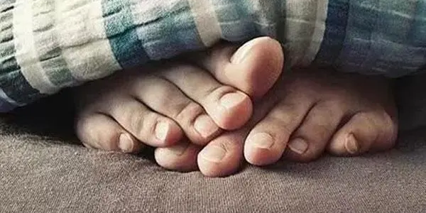 一脫鞋子就尷尬？腳臭的4大原因和解決妙招！